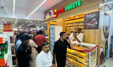 Royal Sweets outlet at Thodupuzha